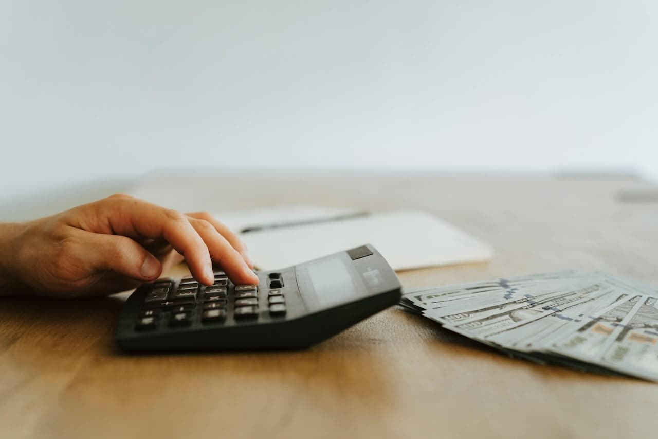 Cómo quitar el IVA a un precio total: fórmula correcta y ejemplos paso a paso